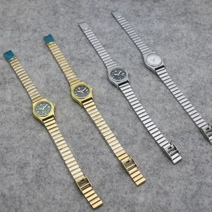 Montre en or vert émeraude