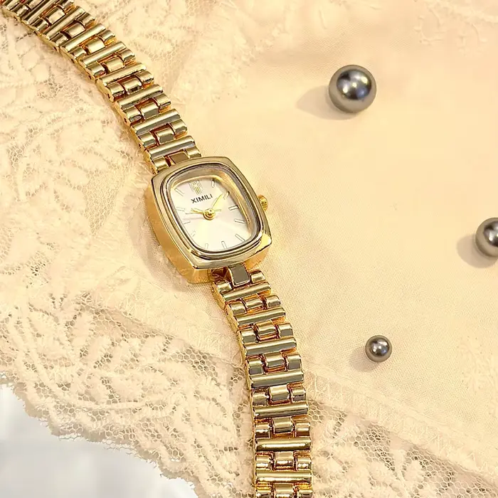 Nouvelle montre dorée vintage de style coréen pour femmes