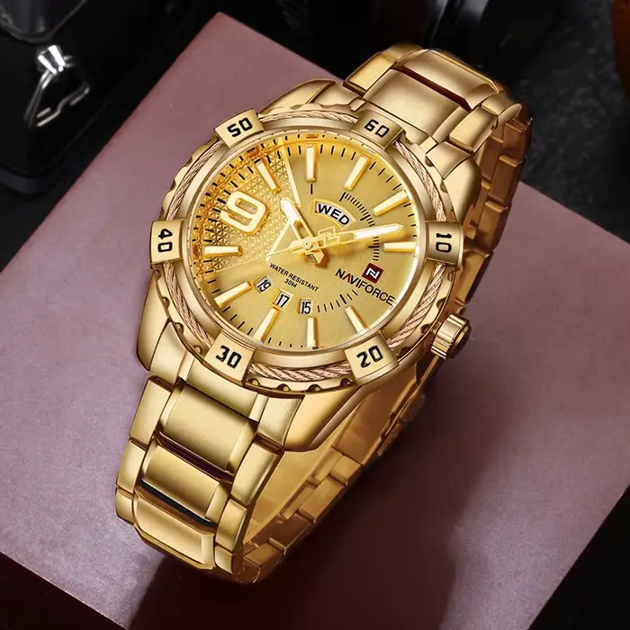 Montre militaire dorée Naviforce résistante à l'eau pour homme, robuste et élégante, pour randonnées et occasions spéciales