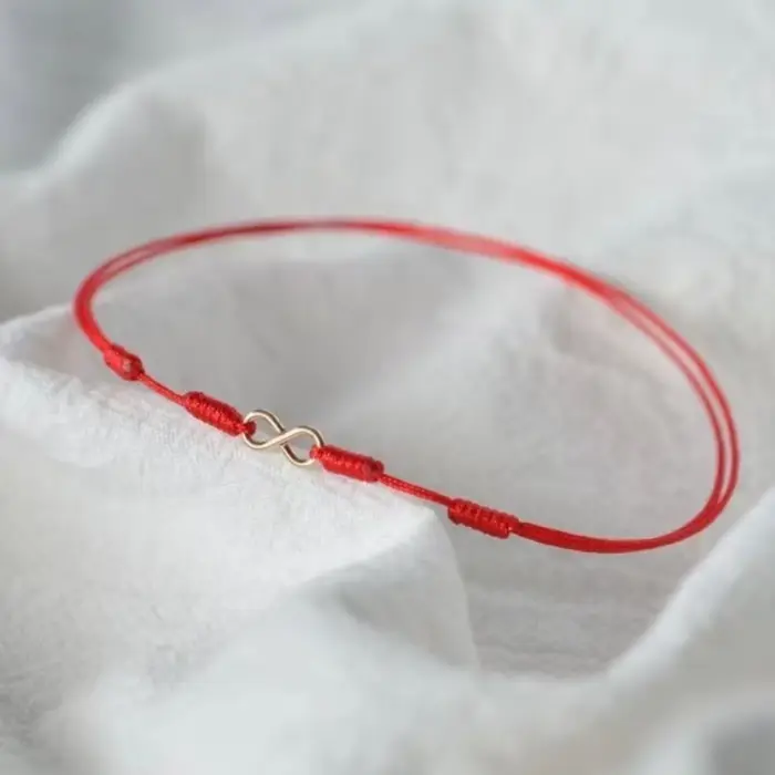 Bracelet en Corde Rouge Tressée à la Main en Alliage