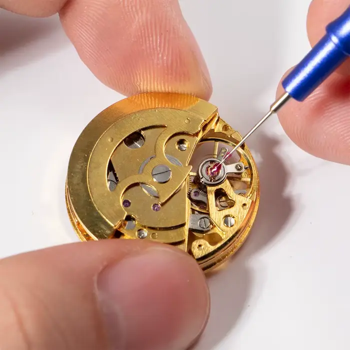 Huile de maintenance pour mouvements de montres