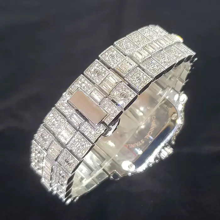 Montre en acier inoxydable de luxe pour homme avec mouvement Quartz, résistance à l'eau, affichage lumineux et fermoir caché à bouton-poussoir pour différentes occasions