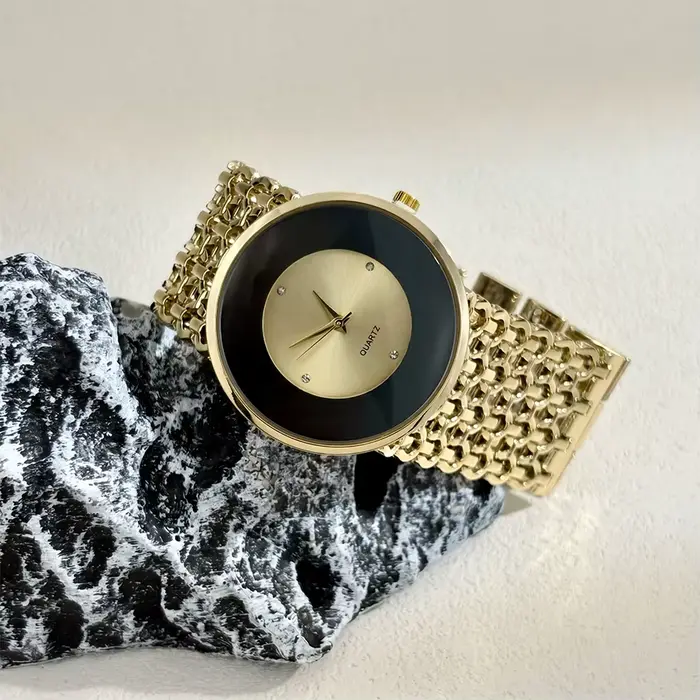 Montre élégante pour femme avec grand cadran