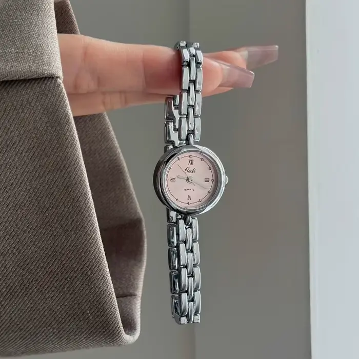 Montre-bracelet de luxe pour femmes, simple et à la mode, nouveau modèle 2021, style rose exquis et 