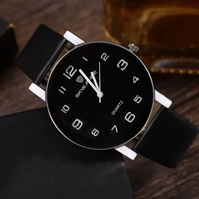 Montre noire pour femme