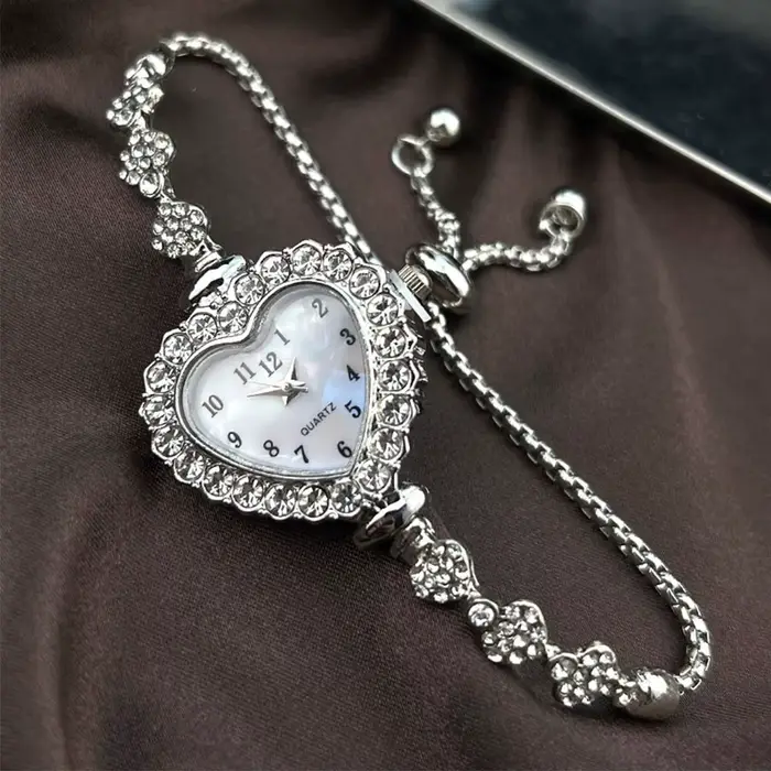 Nouvelles montres à Quartz en acier inoxydable montre en forme de coeur avec Bracelet réglable femmes montre-Bracelet décoration de poignet exquise