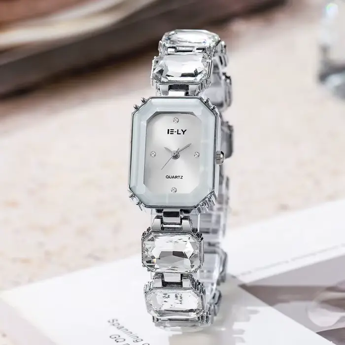 Montre pour femme carrée tendance de la mode petite montre carrée grande pierre précieuse bande d'ac