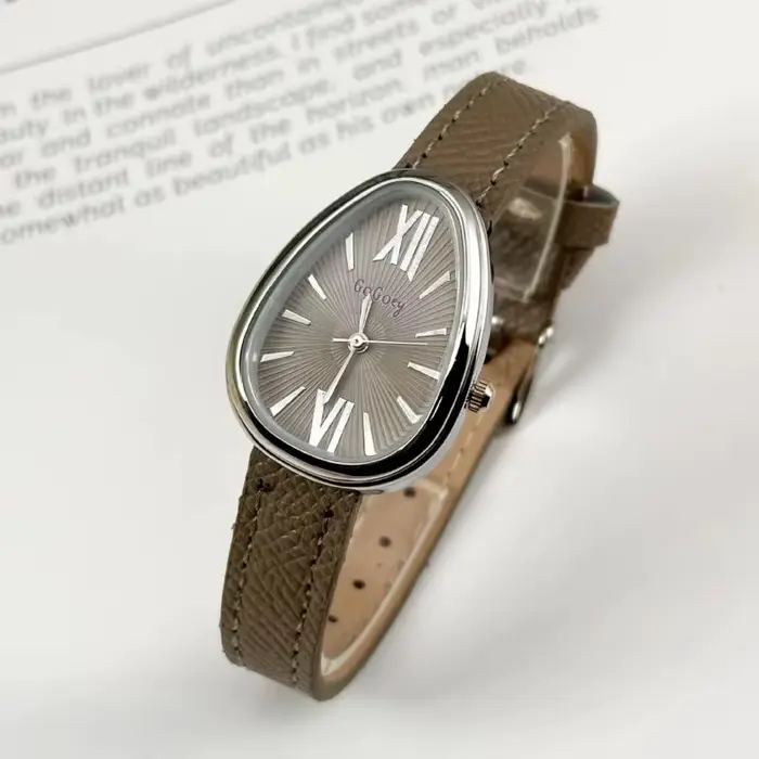Montre Femme Tête de Serpent de Marque Célèbre