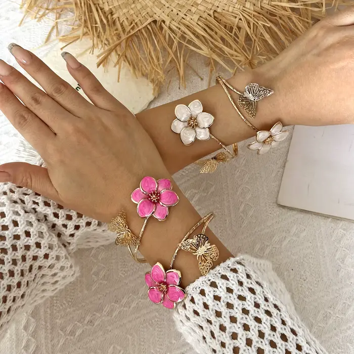 Bracelet manchette romantique en émail blanc avec fleurs et papillons pour femme