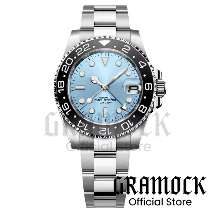 Montre de plongée GMT personnalisée pour homme 40 mm Cadran bleu glacé NH34A Mécanique Luminescent vert Lunette en céramique Saphir Date 100 m Étanche