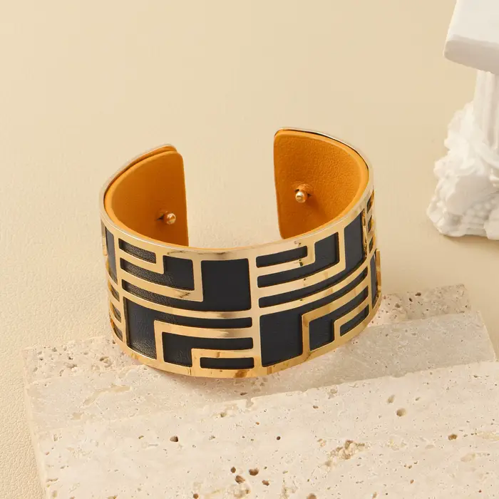 Bracelet en cuir interchangeable double face pour femmes décoration en forme de ligne de luxe bijoux à la mode manchette ouverte de fête style bureau carrière différentes couleurs de placage