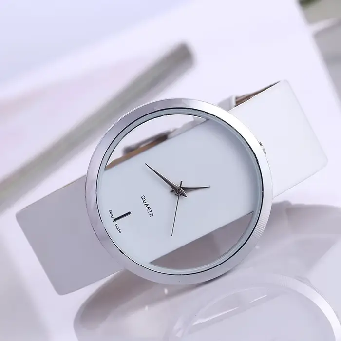 Montre à quartz avec bracelet en cuir transparent pour femme