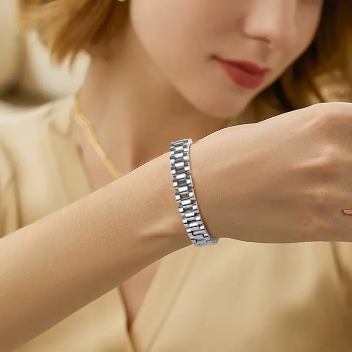 Bracelet-montre de luxe en acier inoxydable pour femmes styles modernes occasions spéciales doré plaqué argent