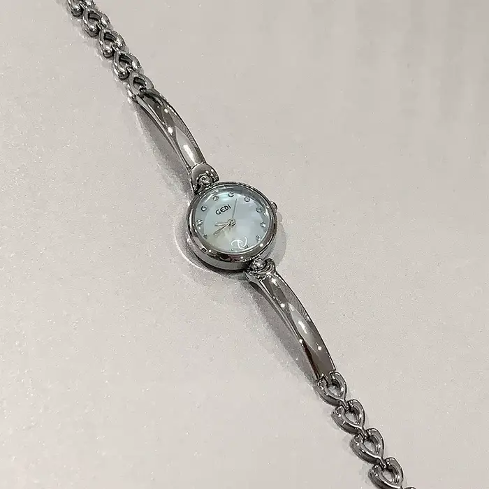 NOUVEAU Bracelet-montre minimaliste pour femmes
