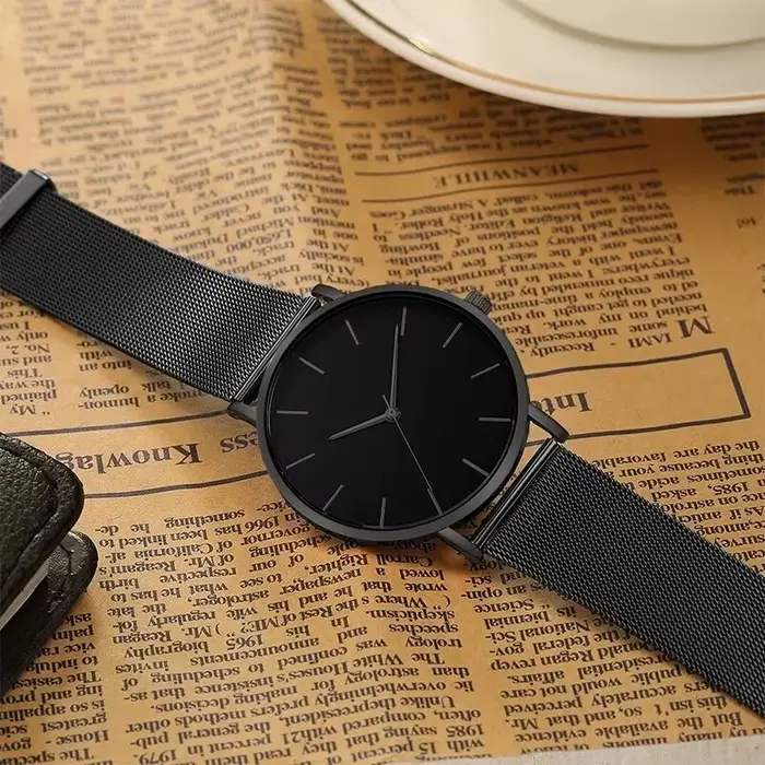 Montre à quartz ultra fine en acier inoxydable pour hommes
