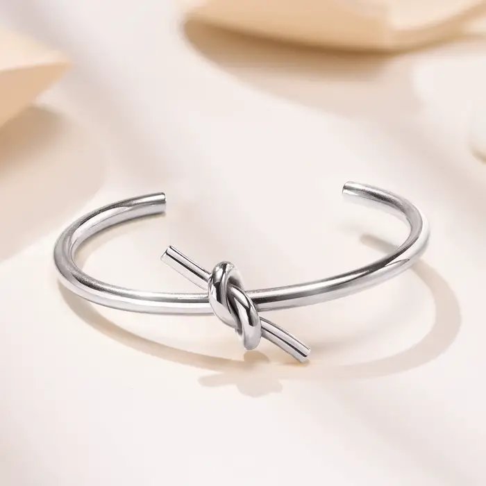 Bracelet en acier inoxydable à noeuds plaqué argent pour femmes occasions spéciales mariage anniversaire style tendance