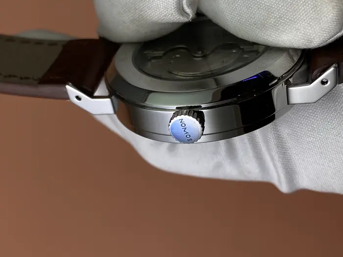 Montre mécanique automatique ultra-fine de style Bauhaus minimaliste avec petit cadran des secondes indépendant