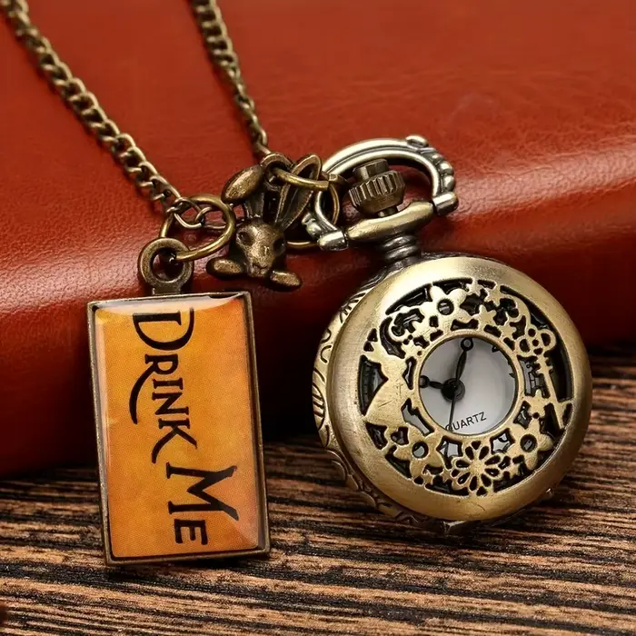 Montre de poche, collier antique avec étiquette de lapin ajouré