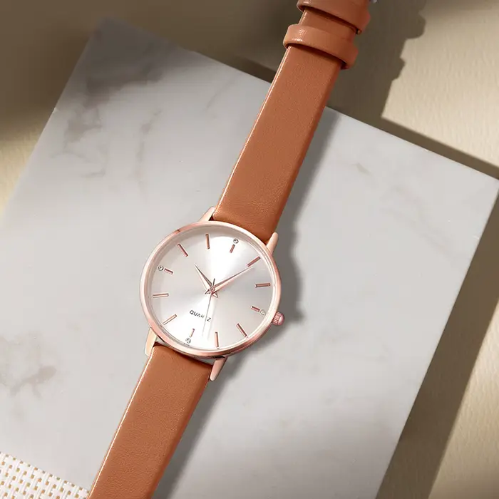 Montres pour femmes bracelet en cuir
