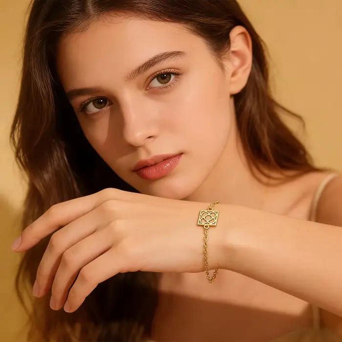 Bracelet fleur HIPEE Barcelone en acier inoxydable plaqué or