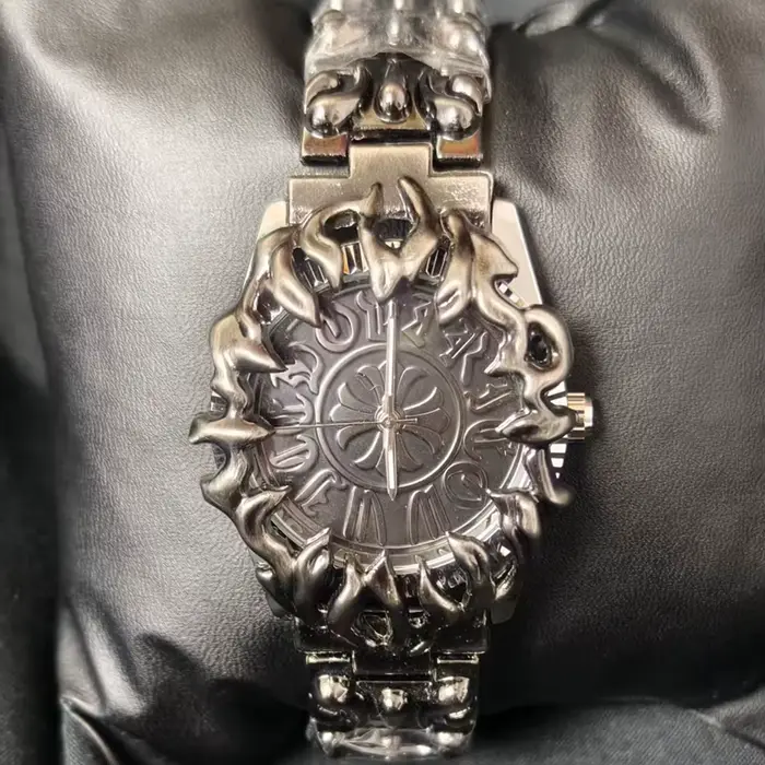 Montre-bracelet à quartz originale à la mode avec cadran à griffes irrégulières et chiffres romains montre pour hommes
