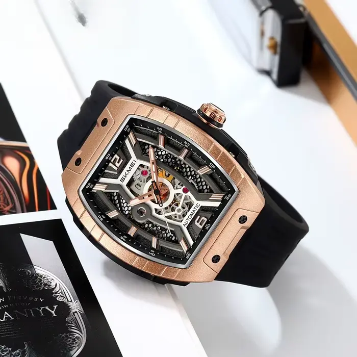 Montre squelette automatique pour hommes : boîtier en silicone