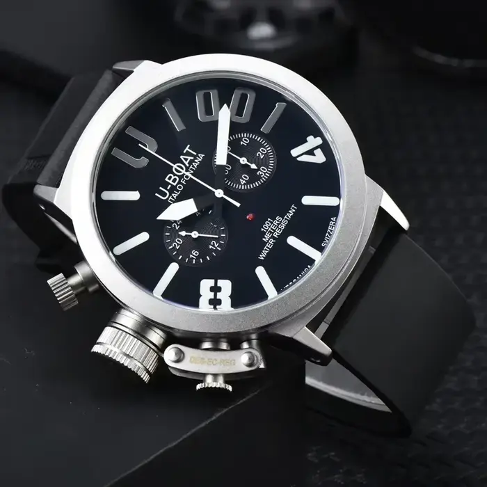 Montre U-BOAT chronographe multifonction homme robuste et élégante pour le sport et les occasions formelles