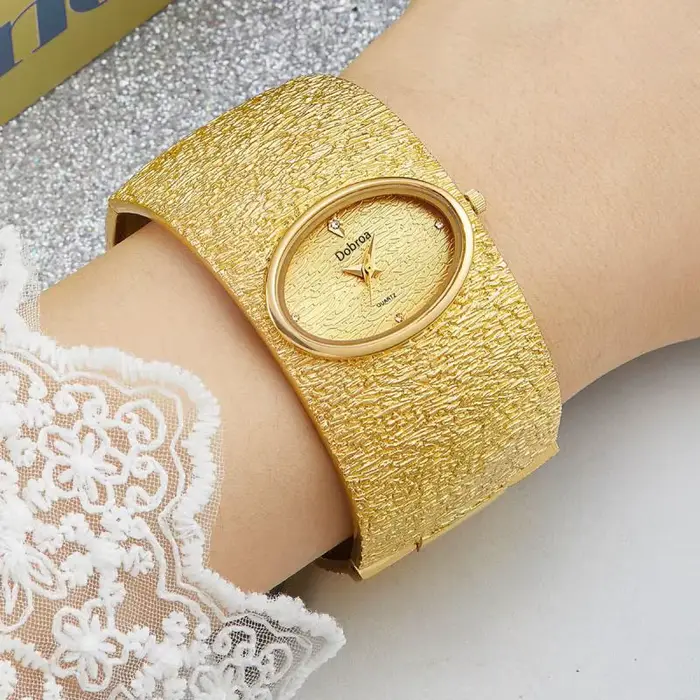 Montre-bracelet de luxe pour femme motif écorce quartz ovale largeur bande 35mm cadran 38mm alliage élégante pour femmes occasions spéciales