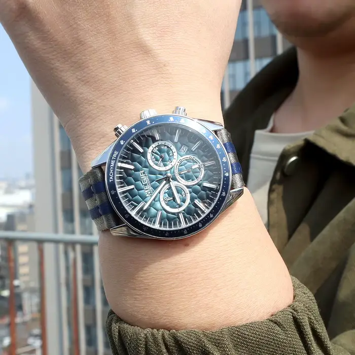 Montre de sport MEGIR pour homme chronographe à quartz cadran texturé nid d'abeille bracelet toile fonction date et tachymètre occasion sport et mode