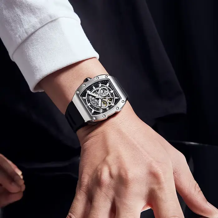 Montre mécanique pour hommes avec cristal saphir