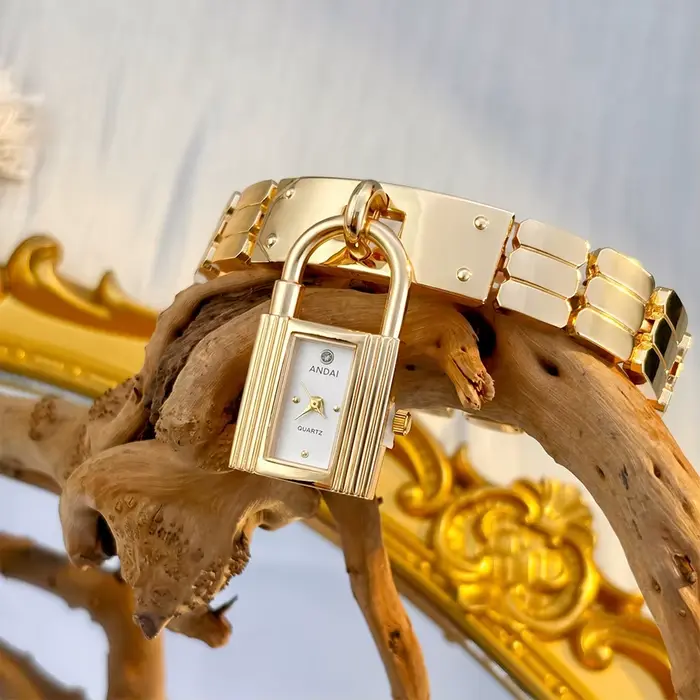 ‌ Montre en or - Montre tendance pour femme avec cadran en forme de cadenas créatif