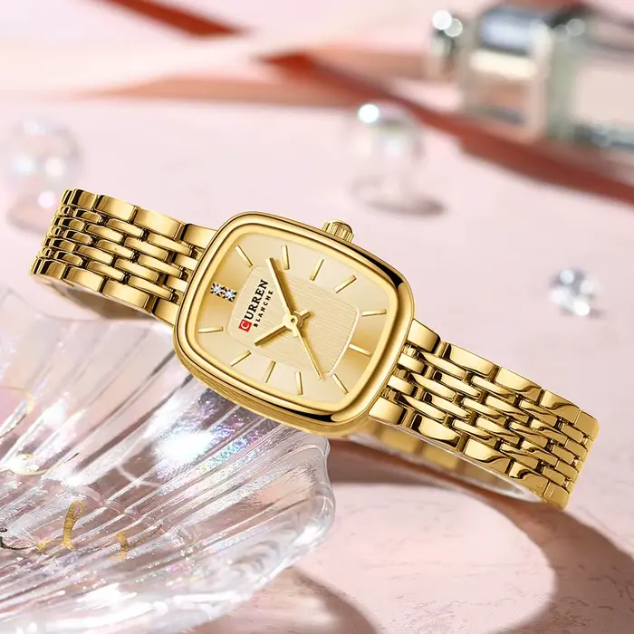Montre élégante et moderne en acier inoxydable pour femme avec design rectangulaire et mouvement quartz pour diverses occasions