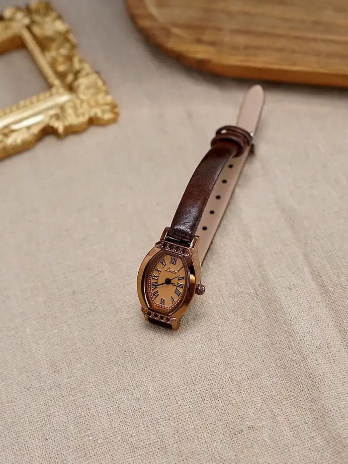 Montre rétro décontractée et élégante pour femme en forme de baril avec cadran en strass pour usage quotidien et soirées élégantes
