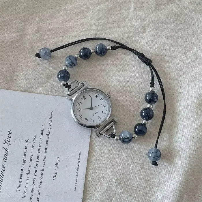 Montre-bracelet perlée élégante avec pendentif pour femmes, bracelet réglable, mouvement à quartz, style simple pour occasions spéciales
