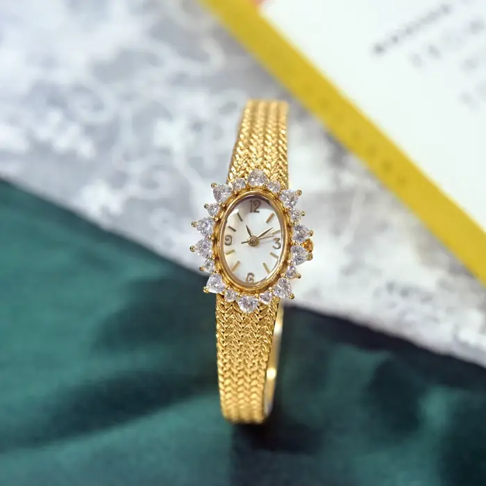 Montre à quartz en laiton plaqué or 24 carats pour femme