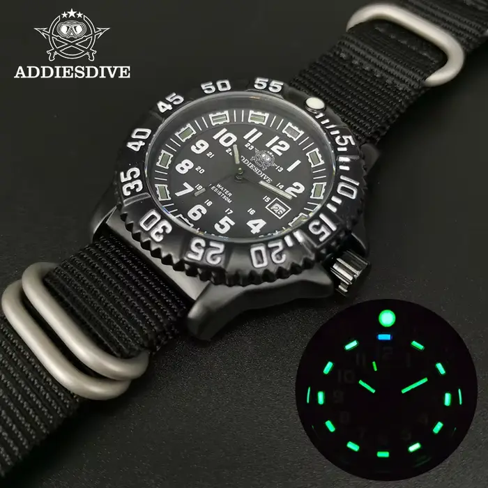 Montre-bracelet à Quartz Seaknight Style Militaire Élégant pour Hommes Occasions Spéciales Robuste et Lumineuse