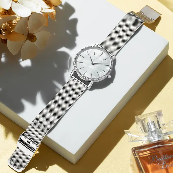 Montre-bracelet de luxe en acier inoxydable pour femme avec cadran coquillage et mouvement à quartz japonais pour diverses occasions spéciales