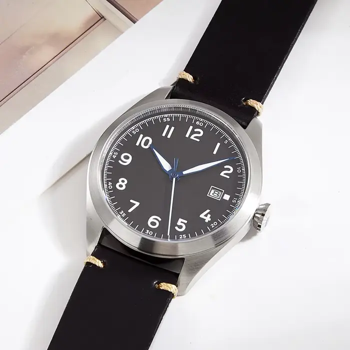 Montre de terrain tendance pour homme