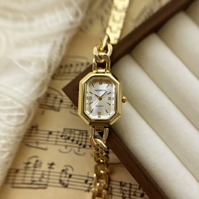 Montre rétro polyvalente en alliage pour femmes, quartz, résistante à l'eau, idéale pour toutes les occasions