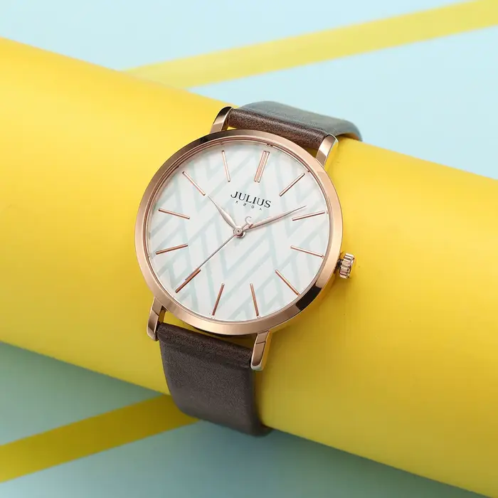 Montre en cuir PU pour femmes
