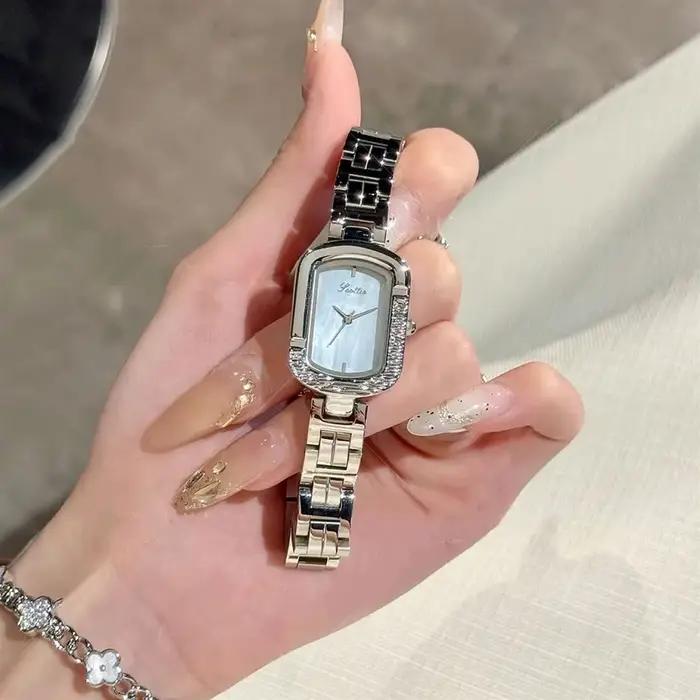 Montre carrée haut de gamme pour femmes
