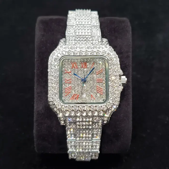 Montre de luxe entièrement sertie de diamants pour femme