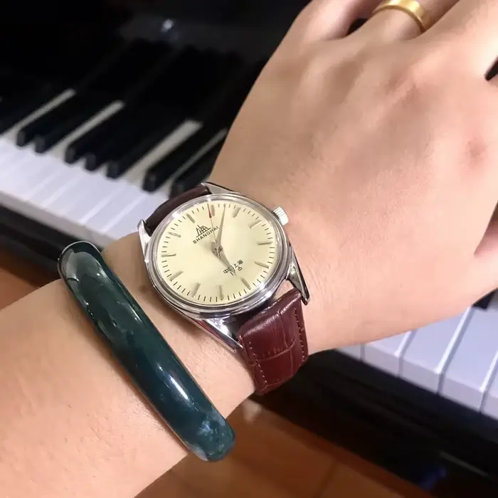 Montre Mécanique Manuelle Originale pour Homme et Femme