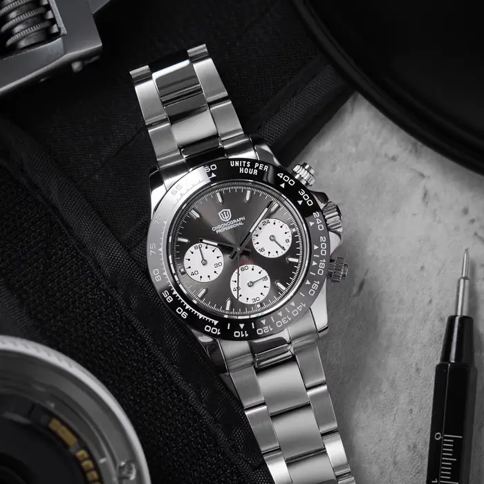 Montre de plongée lumineuse en acier inoxydable avec cristal de saphir pour homme occasions sportives et quotidiennes
