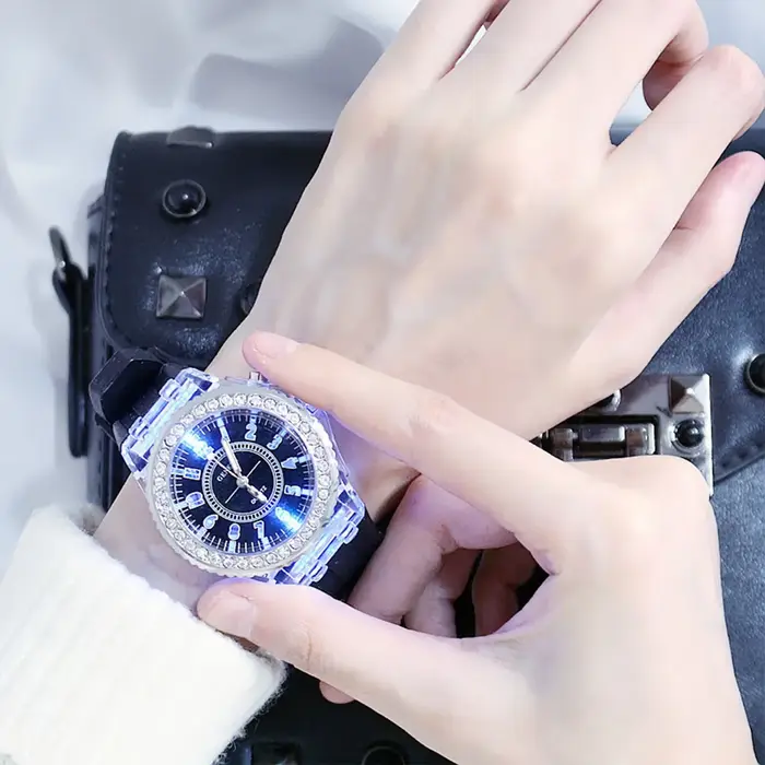 Montre lumineuse LED colorée avec aiguilles fluorescentes en quartz pour étudiants et étudiantes, style mode et décontracté, bracelet en silicone, affichage analogique-digital