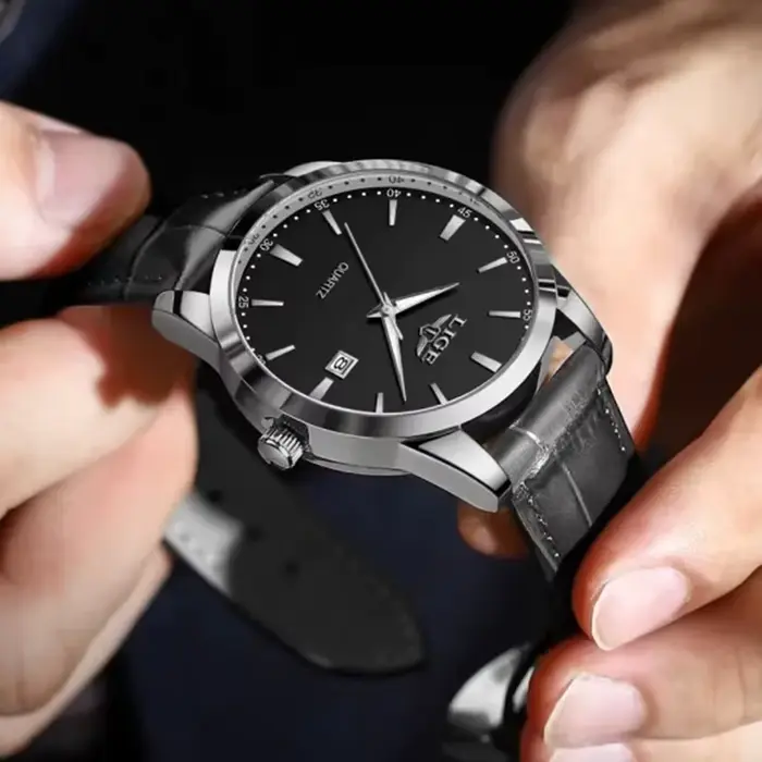 Montre en acier inoxydable et cuir pour homme style militaire élégant résistant à l'eau pour occasions spéciales