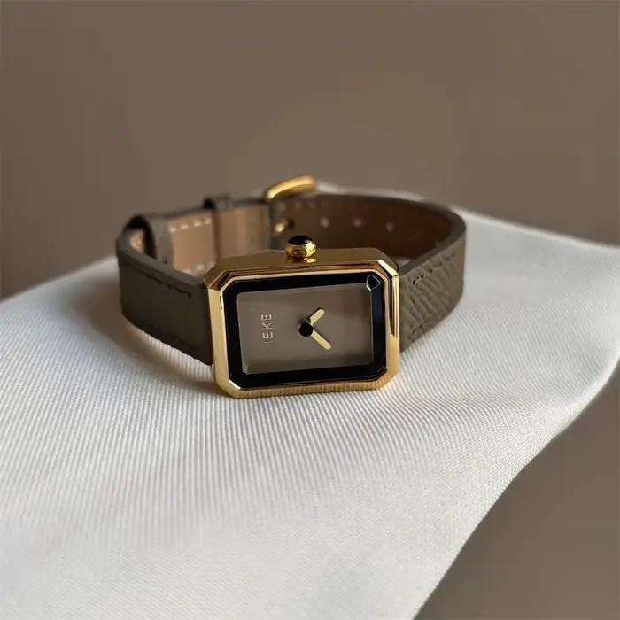 Montre de luxe pour femmes en acier inoxydable avec chiffres romains style vintage pour diverses occasions spéciales