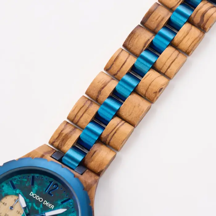 Montre en bois personnalisée à quartz pour hommes avec nom et date pour occasions spéciales