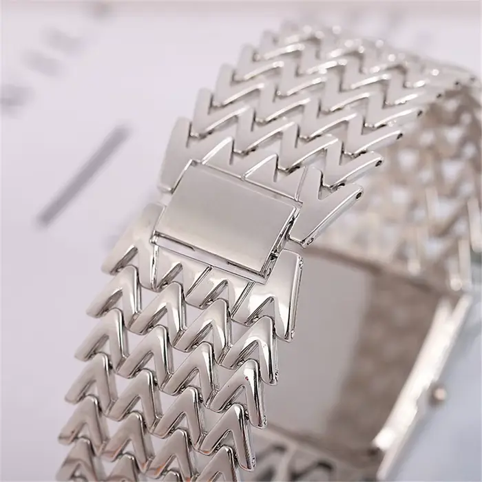 Montre bracelet de luxe en or pour dames