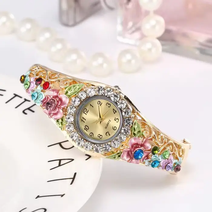 Montre-bracelet en acier inoxydable avec strass vintage pour femmes élégante et sophistiquée pour toutes les occasions